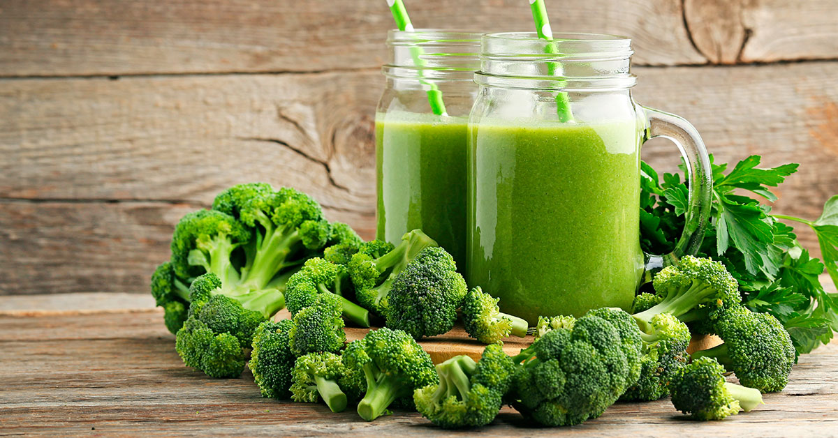 Jugo verde con brócoli y espinaca