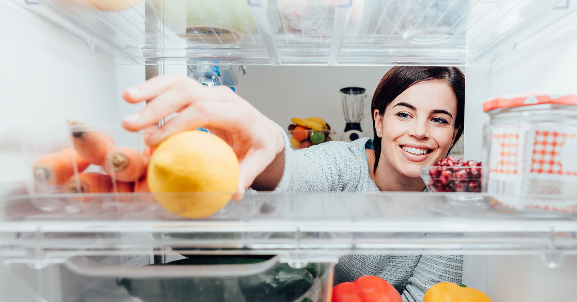 ¿Cómo organizar el refrigerador para conservar tus alimentos?