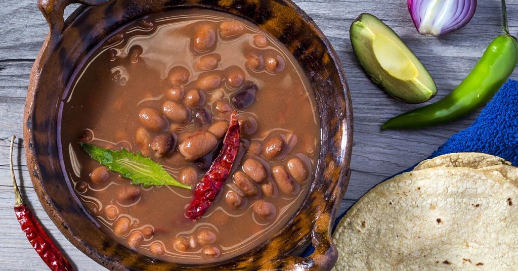 imagen de frijoles, otro alimento nutritivo típico en la gastronomía mexicana.