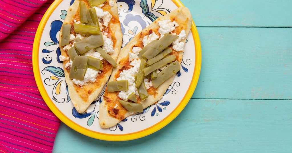 Imagen de tlacoyos con avena y nopales