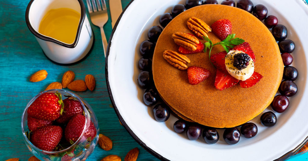 Imagen de hot cakes de avena con nuez y almendras