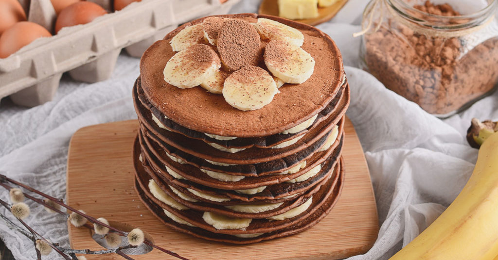 Imagen hot cakes de avena, plátano y chocolate 