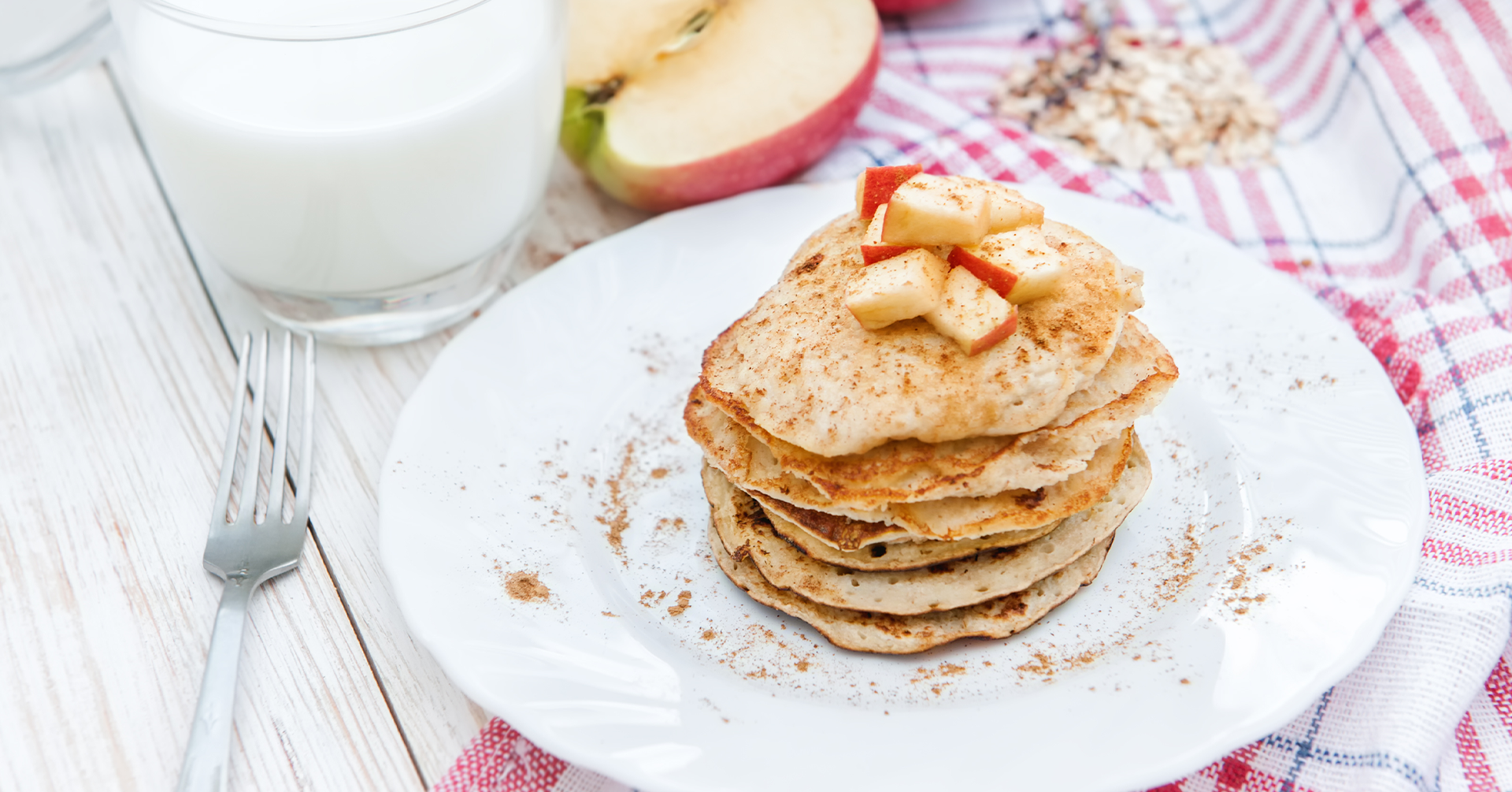 Hot cakes de avena con manzana y canela