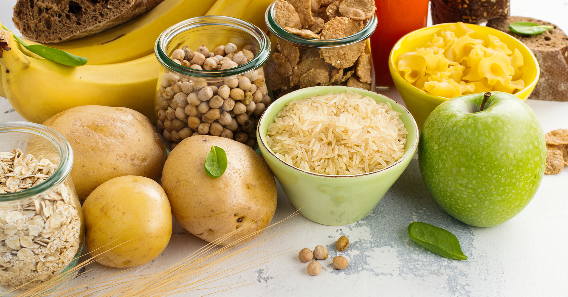 ¿Qué alimentos tienen fibra soluble y por qué es importante consumirla?