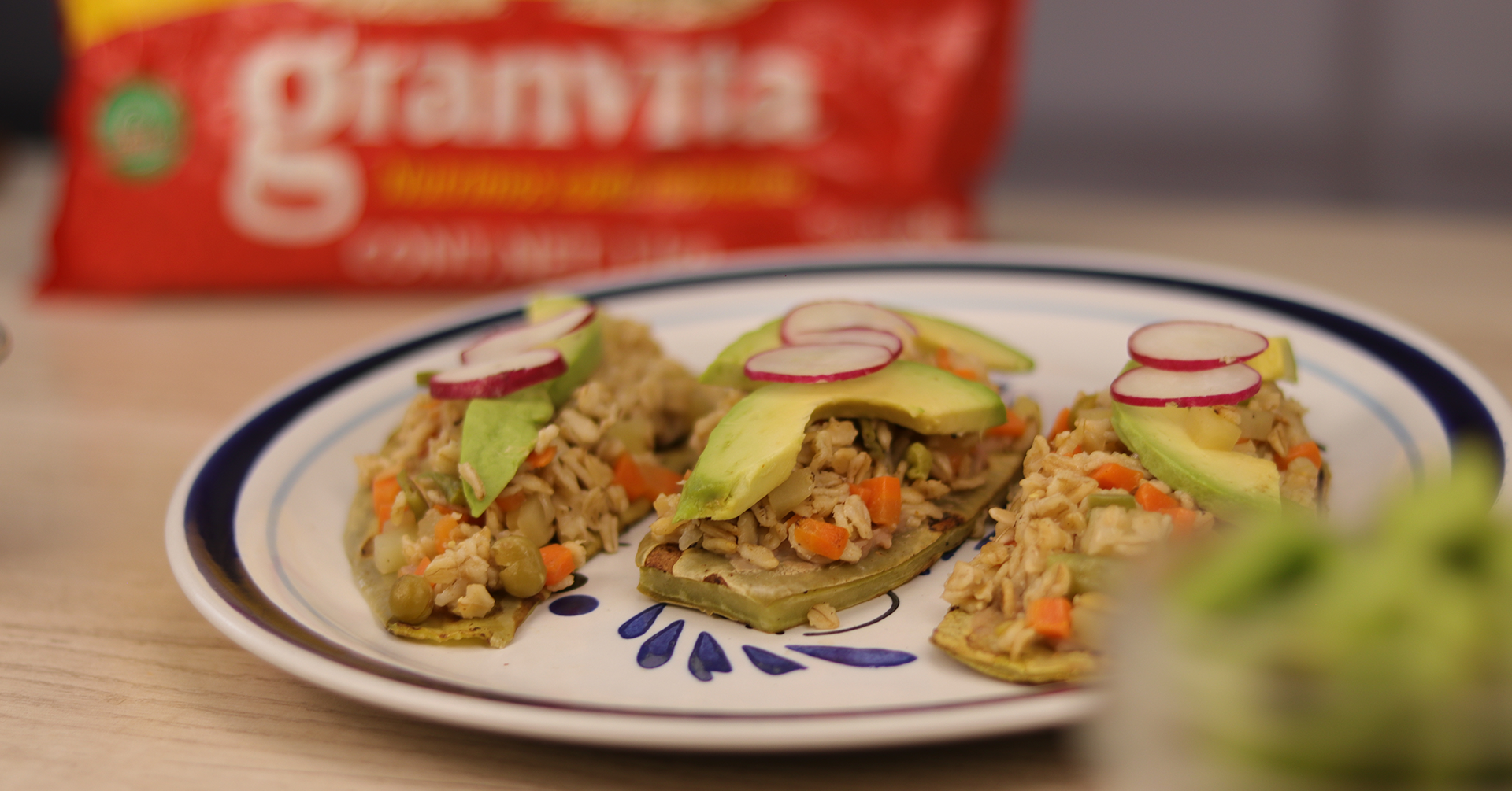 Huaraches de nopal con guisado de avena